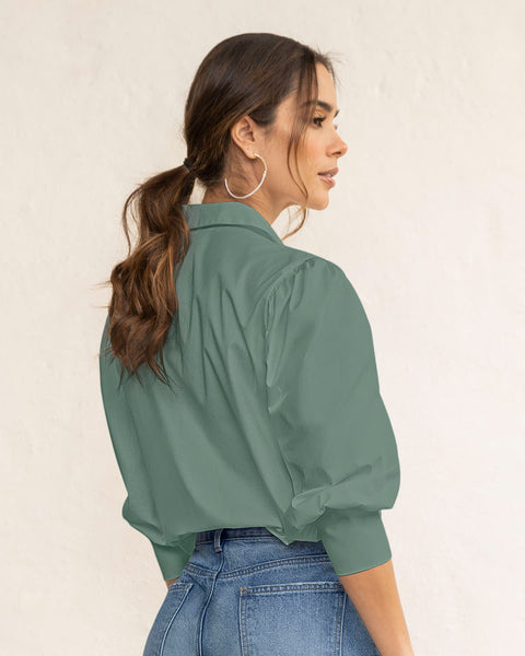 Blusa manga 3/4 con perilla funcional y recogido en hombros#color_618-verde-claro