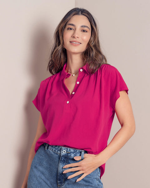 Blusa manga corta con perilla funcional y cuello camisero#color_936-fucsia