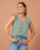 Blusa manga sisa con perilla funcional y detalle de bolero en hombros#color_254-verde-pastel