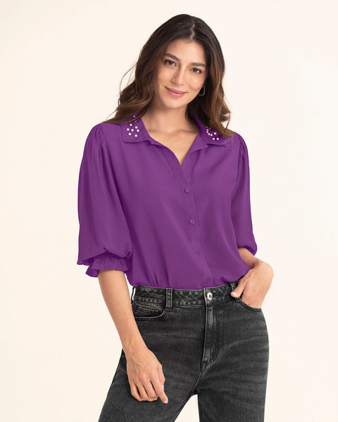 Blusa manga corta con aplique de perlas#color_411-morado