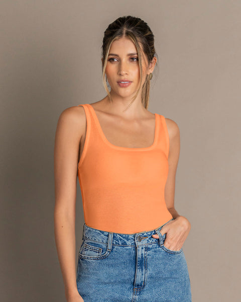 Camiseta manga sisa con cuello en u y espalda descubierta#color_203-naranja-claro