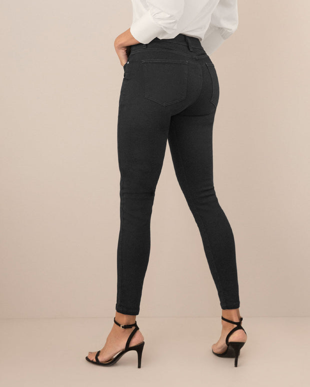 Skinny jean con bolsillos funcionales#color_700-negro
