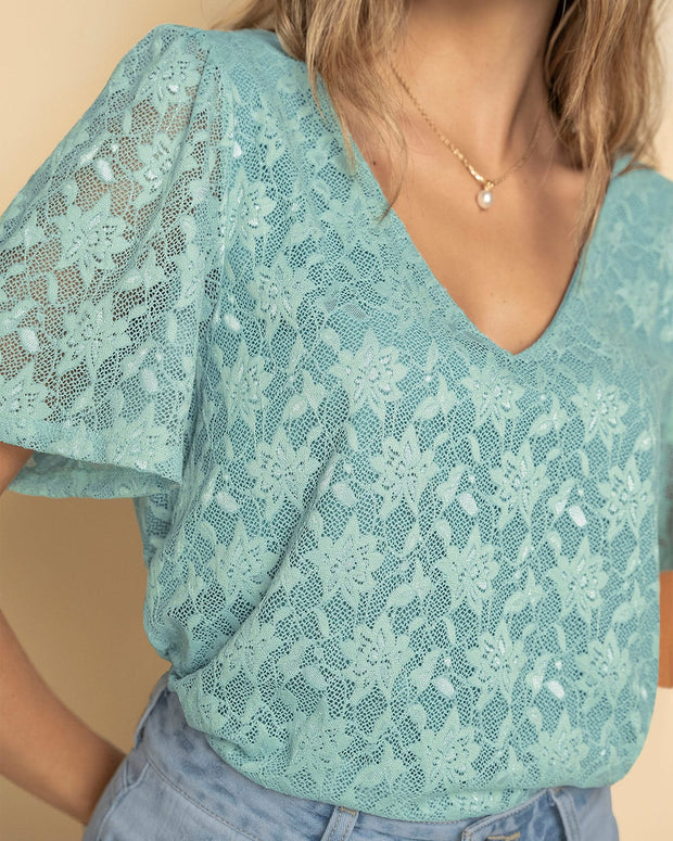 Camiseta manga corta con escote en V y recogido en hombros#color_063-verde-azul-claro