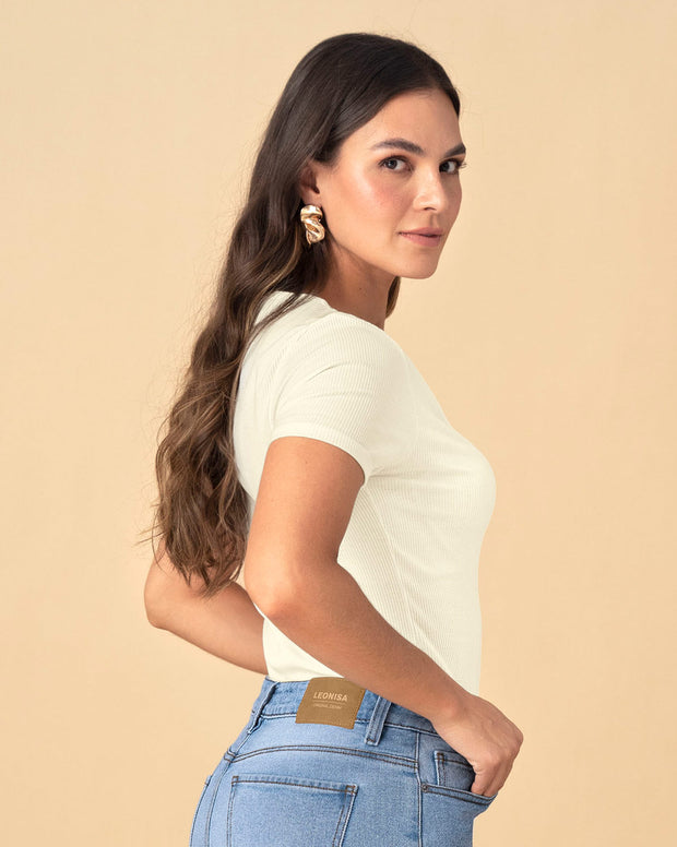 Camiseta manga corta con detalle guipur cruzado en escote
