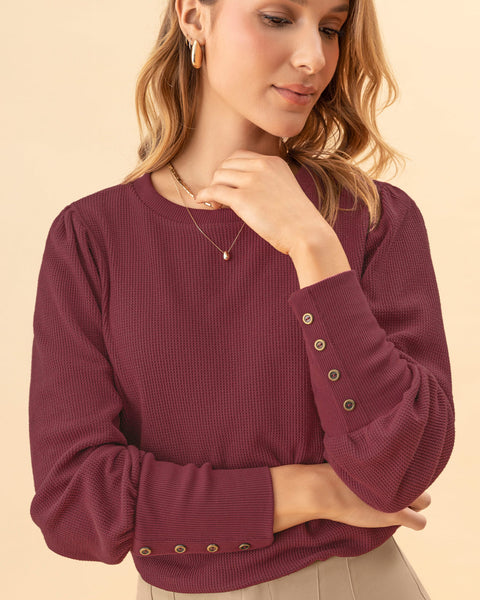 Camiseta con botones decorativos en mangas#color_c55-vino