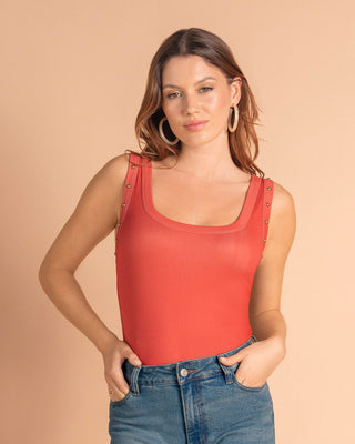 Camiseta manga sisa con cuello y espalda en U#color_c20-terracota.medio