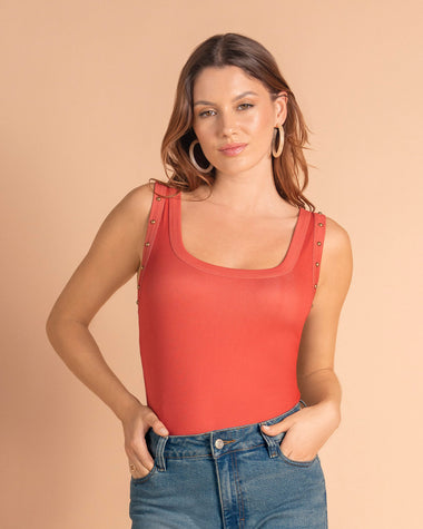 Camiseta manga sisa con cuello y espalda en U#color_c20-terracota-medio