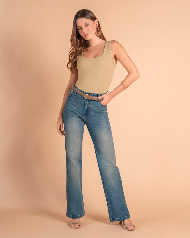 Camiseta manga sisa con cuello y espalda en U