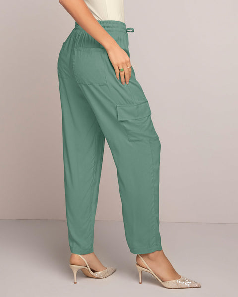 Pantalón recto con elástico y tira en cintura#color_172-verde-claro