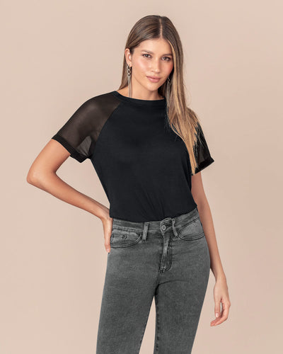 Camiseta con transparencia en mangas#color_700-negro