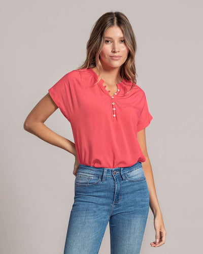 Blusa manga corta cuello nerú con botones en frente#color_279-coral