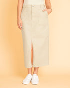 Falda larga en denim con abertura asimétrica en frente#color_018-marfil