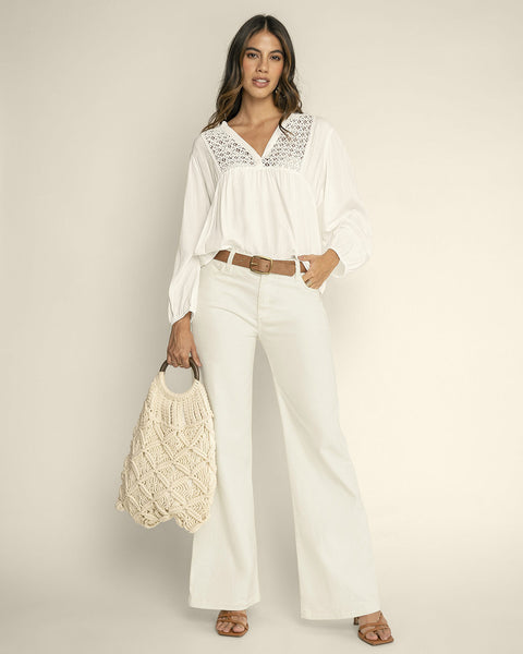 Blusa con elástico en puños y detalle guipur en frente#color_018-marfil