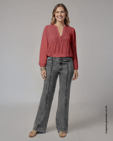 Blusa con elástico en puños y detalle guipur en frente#color_c31-rosado