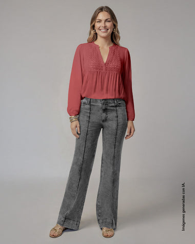 Blusa con elástico en puños y detalle guipur en frente#color_c31-rosado