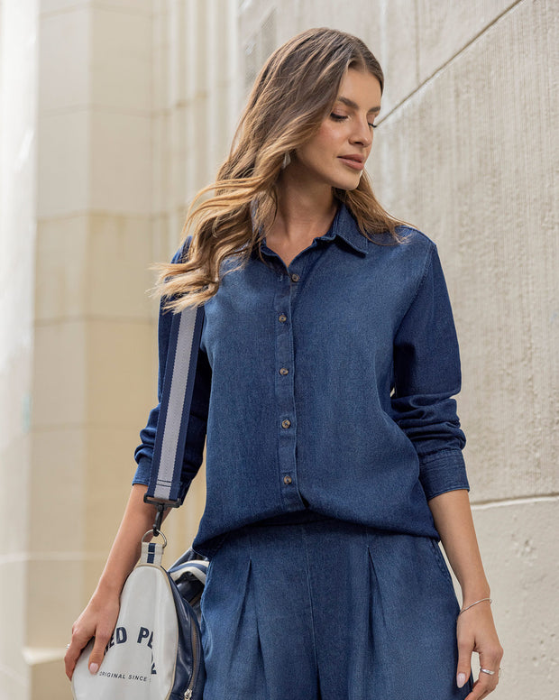 Blusa manga larga de cuello camisero con botones funcionales en frente