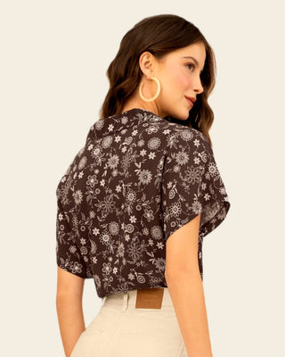 Blusa estampada de manga corta y cuello camisero#color_001-ojalillo