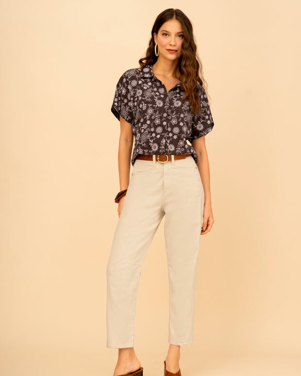 Blusa estampada de manga corta y cuello camisero