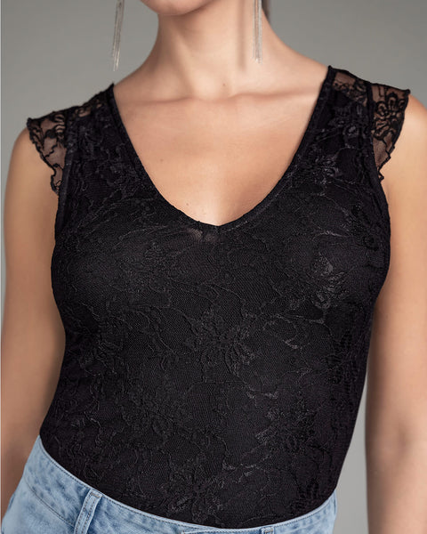 Camiseta en encaje con escote en espalda#color_700-negro