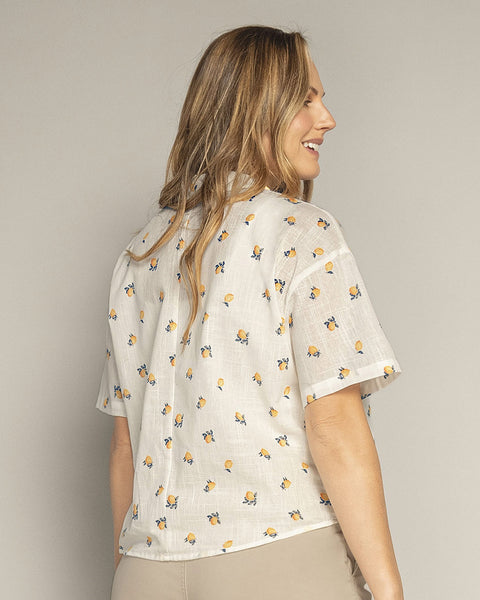 Blusa estampada tela tipo lino#color_145-marfil-estampado