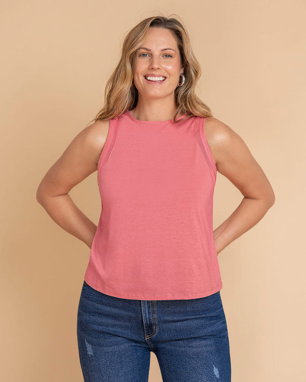 Camiseta con detalle tejido en sisa