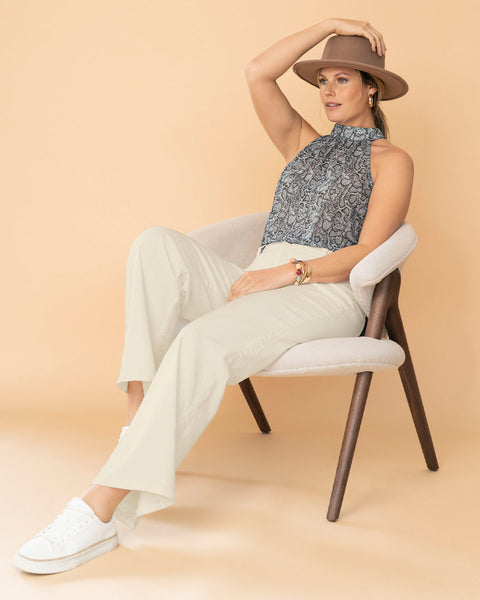 Camiseta estampada cuello alto con un toque de transparencia#color_001-estampado-gris-animal-print
