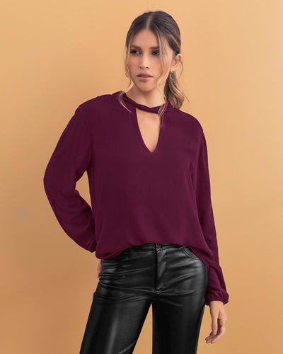 Blusa manga larga con abertura en escote#color_409-uva
