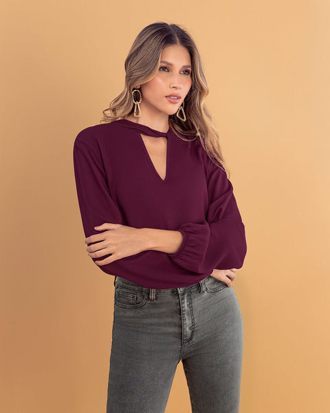 Blusa manga larga con abertura en escote#color_409-uva