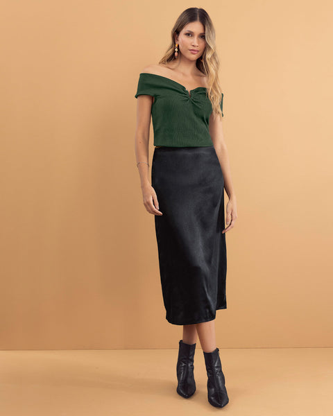 Camiseta off shoulders con detalle en escote#color_601-verde-medio-oscuro