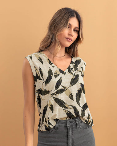 Camiseta manga sisa con estampado tropical#color_145-marfil-estampado