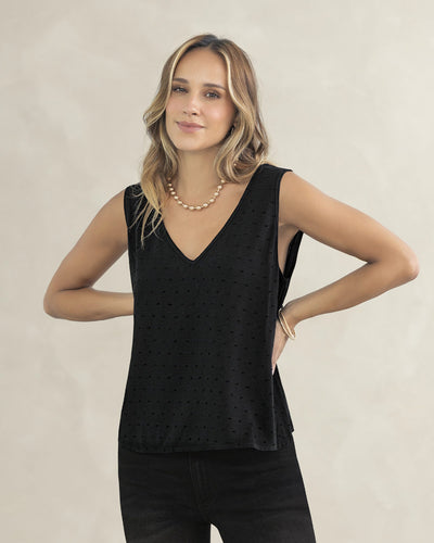 Blusa manga sisa esencial en tela con textura#color_700-negro