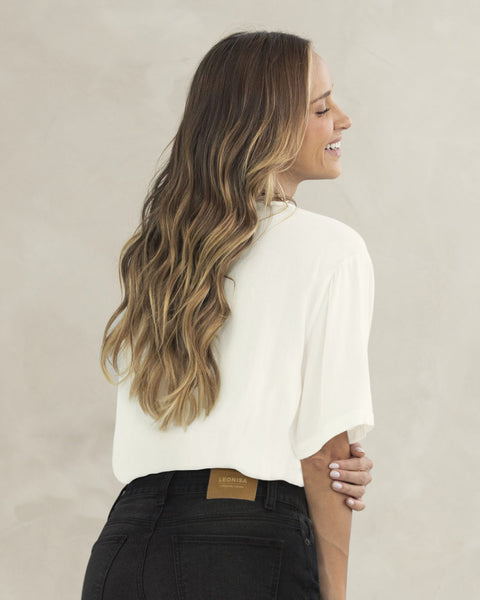 Blusa manga amplia con cuello en V y botones funcionales en frente#color_018-marfil