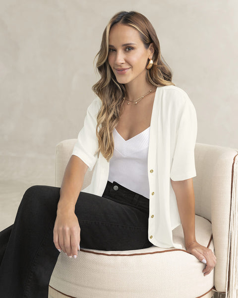 Blusa manga amplia con cuello en V y botones funcionales en frente#color_018-marfil