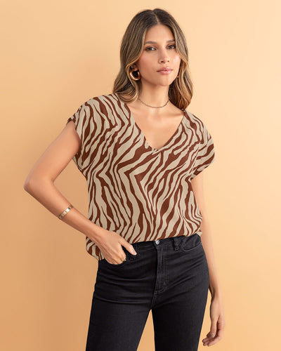Blusa manga corta estampada con cuello en V#color_013-cebra