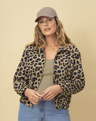 Chaqueta estampada con cierre en frente#color_145-animal-print