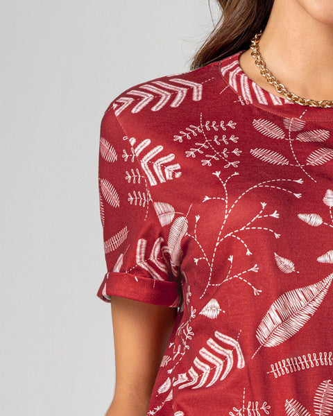 Camiseta manga corta estampada con dobladillo en manga#color_030-hojas