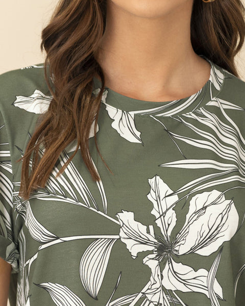 Camiseta manga corta estampada con dobladillo en manga#color_060-verde-hojas