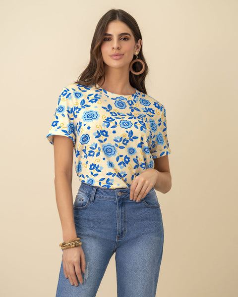 Camiseta manga corta estampada con dobladillo en manga#color_094-flores-azul