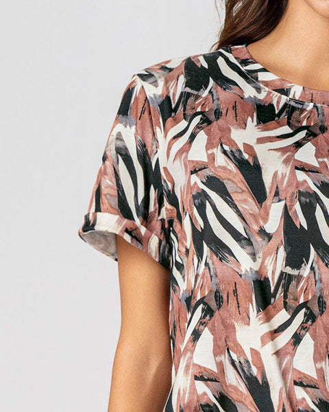 Camiseta manga corta estampada con dobladillo en manga#color_095-manchas