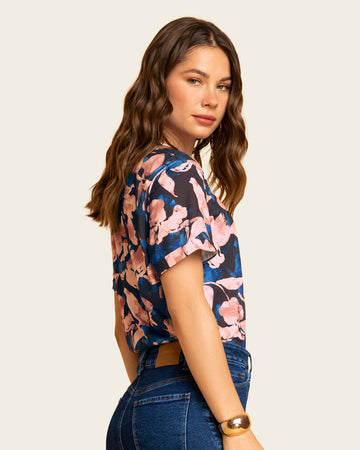 Camiseta manga corta estampada con dobladillo en manga#color_321-flor