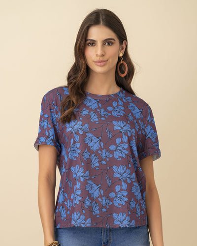 Camiseta manga corta estampada con dobladillo en manga#color_640-flor-azul