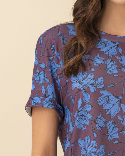 Camiseta manga corta estampada con dobladillo en manga#color_640-flor-azul