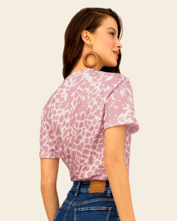 Camiseta manga corta estampada con dobladillo en manga#color_774-manchas