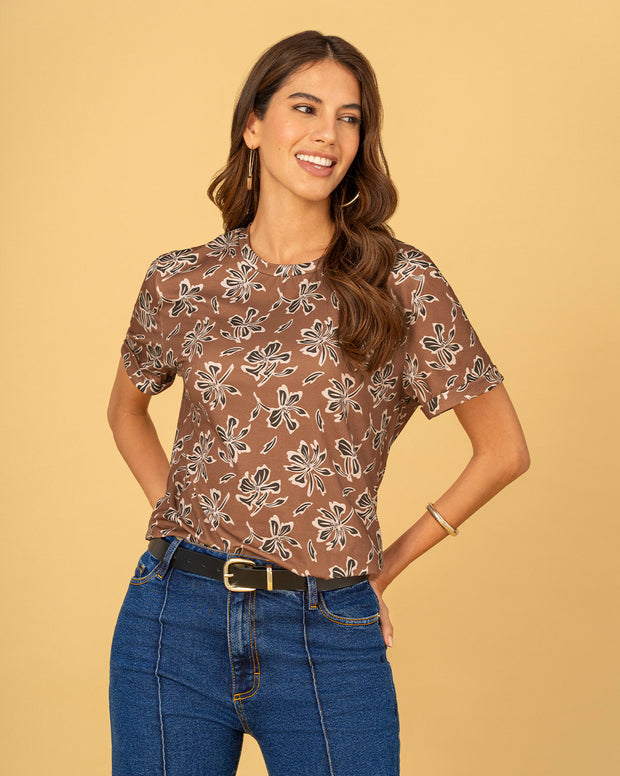 Camiseta manga corta estampada con dobladillo en manga