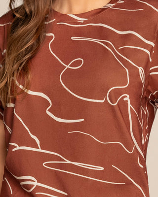 Camiseta manga corta estampada con dobladillo en manga#color_b85-terracota