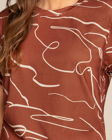 Camiseta manga corta estampada con dobladillo en manga#color_b85-terracota