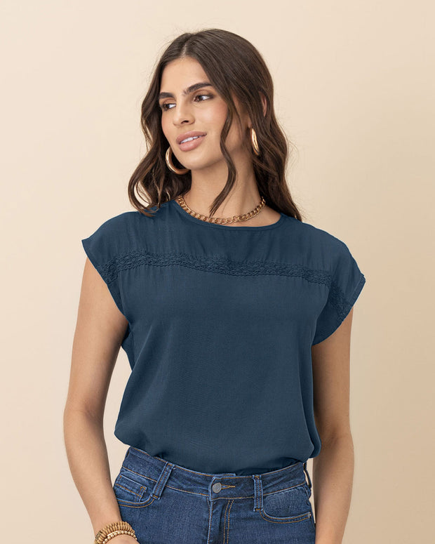 Camiseta básica manga corta con detalle sobrepuesto en frente