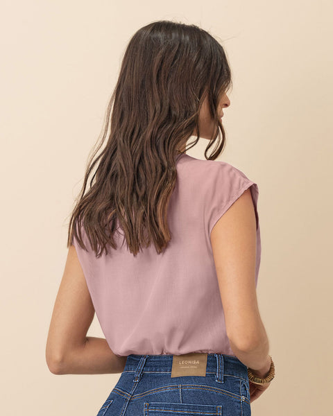 Camiseta básica manga corta con detalle sobrepuesto en frente#color_301-rosado