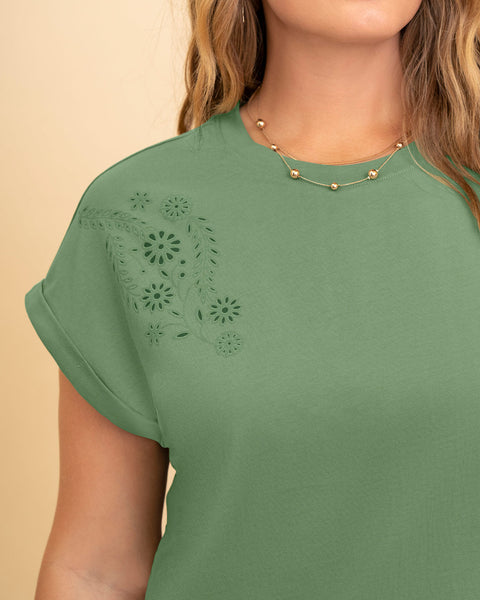 Camiseta manga corta con estampado con relieve#color_068-verde-sage