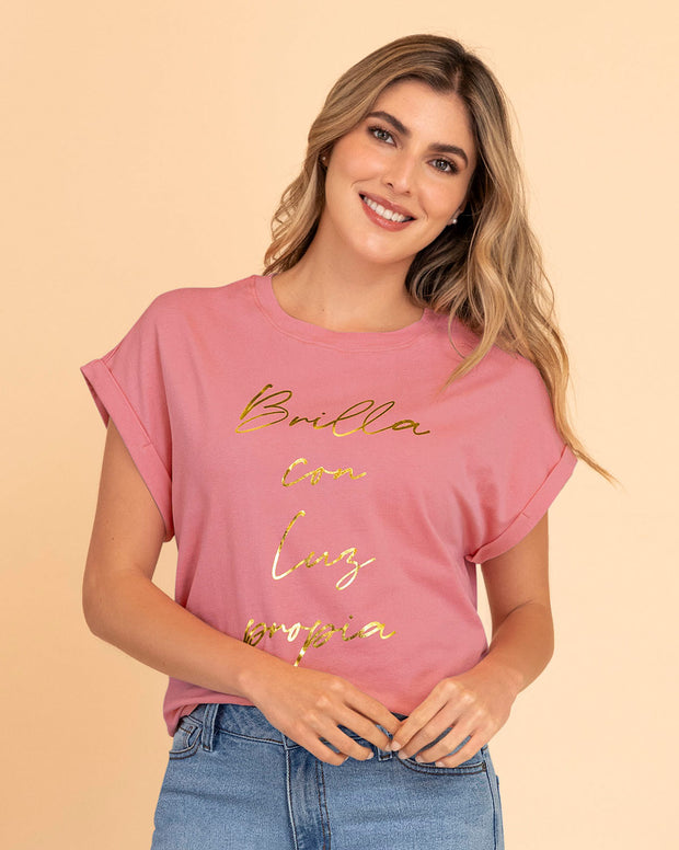 Camiseta manga corta con estampado con relieve